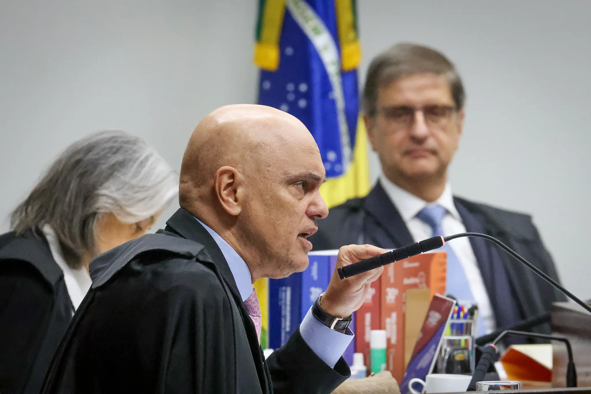 “Não cabe a advogado censurar magistrado”, diz Moraes duante julgamento no STF.