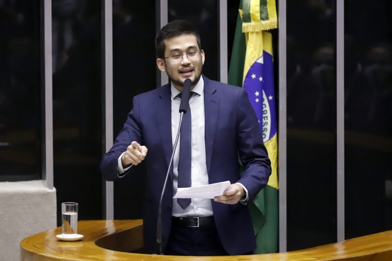 Kim Kataguiri: &#8220;Em qualquer país sério, um ministro já teria sido cobrado ou teria renunciado diante de uma situação em que o PCC ou qualquer organização criminosa usa a estrutura do governo dessa forma.&#8221;