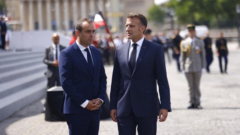 Macron indica novo premiê em meio à crise política na França