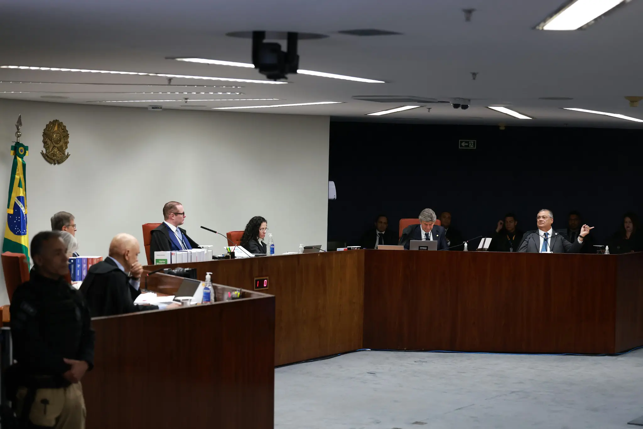 “Alguém acredita que o Mickey vai mudar o julgamento do Supremo?”, diz Dino ao ironizar sanções contra Moraes.