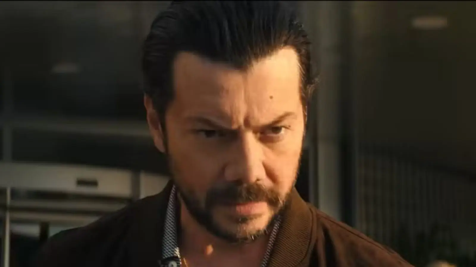 Álvaro Morte, que fez o Professor em La Casa de Papel, é um dos protagonistas de Duas Covas