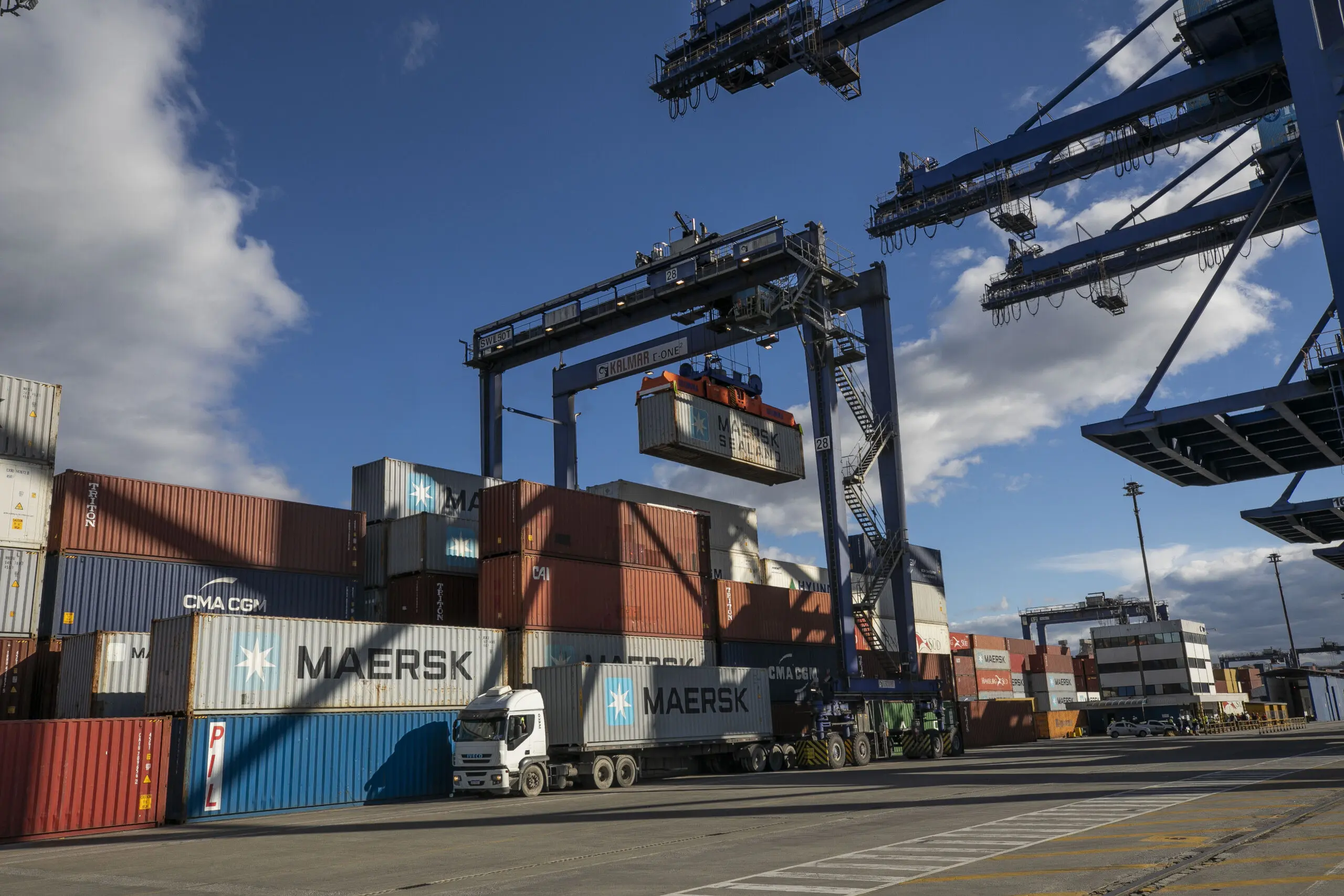 Tarifa dos EUA provoca crise e ameaça empregos na indústria madeireira