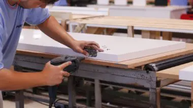 Tarifa dos EUA provoca crise e ameaça empregos na indústria da madeira