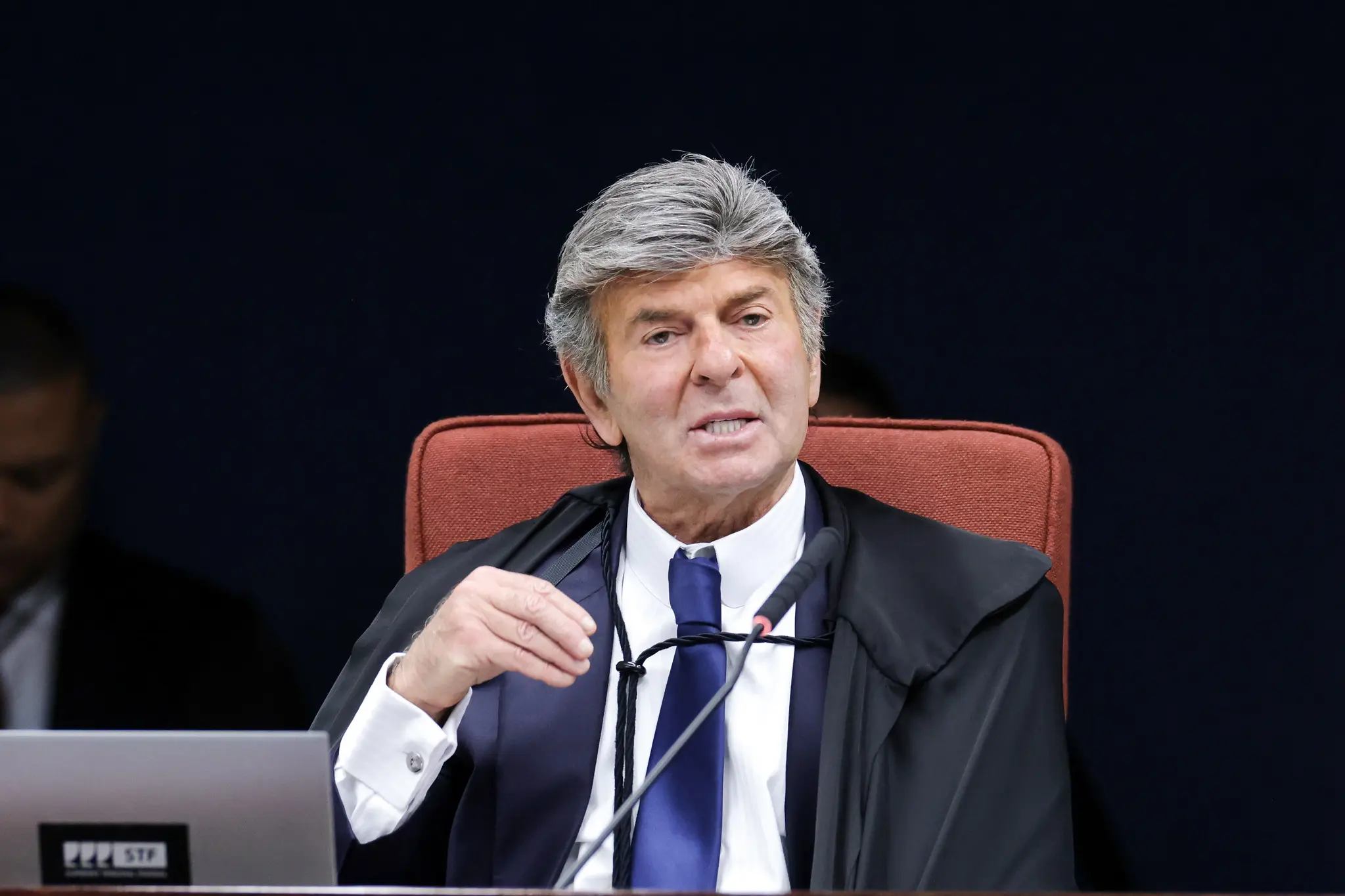 Fux diverge de Moraes e aponta nulidades no julgamento de Bolsonaro e demais réus