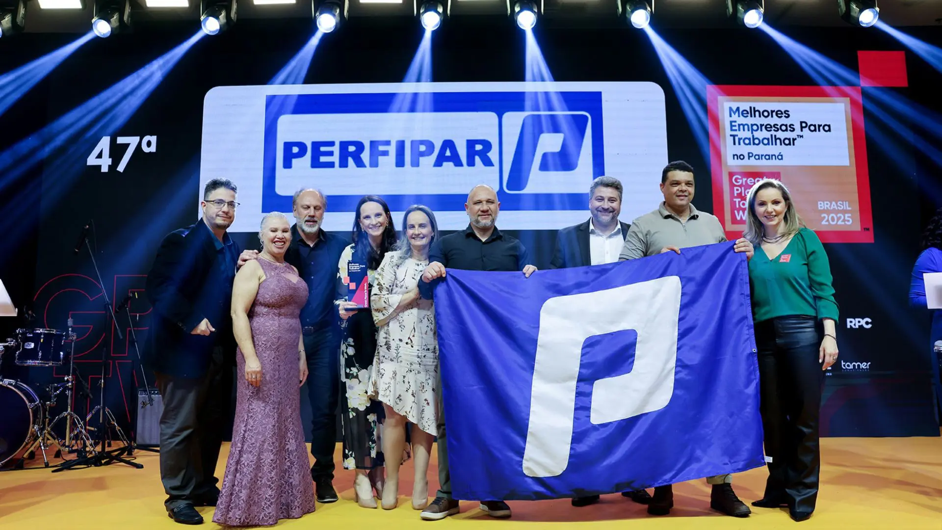 Perfipar celebra a conquista no GPTW 2025, durante a cerimônia no Viasoft Experience, em Curitiba, reforçando a importância da cultura organizacional e do engajamento coletivo.
