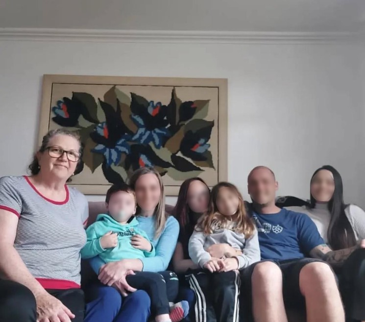 Sônia Teresinha Possa tem 68 anos e segue presa, longe de sua família, desde 2023. Imagens de 2022.