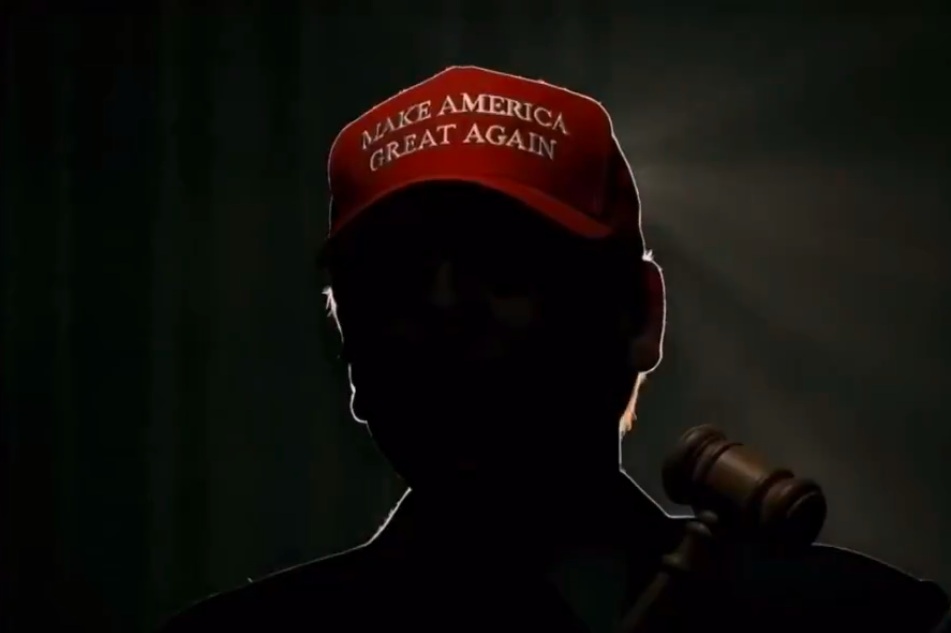 PT resgatou vídeo de Tarcísio com boné de Trump para atacar governador.