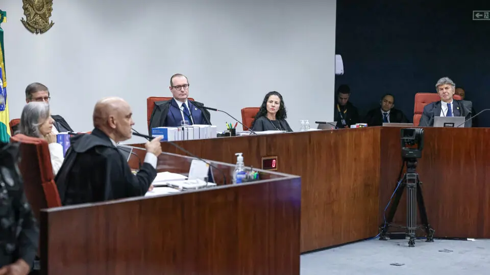 Interrupções de Moraes e Dino em voto de Cármen Lucia miram argumentos de Fux