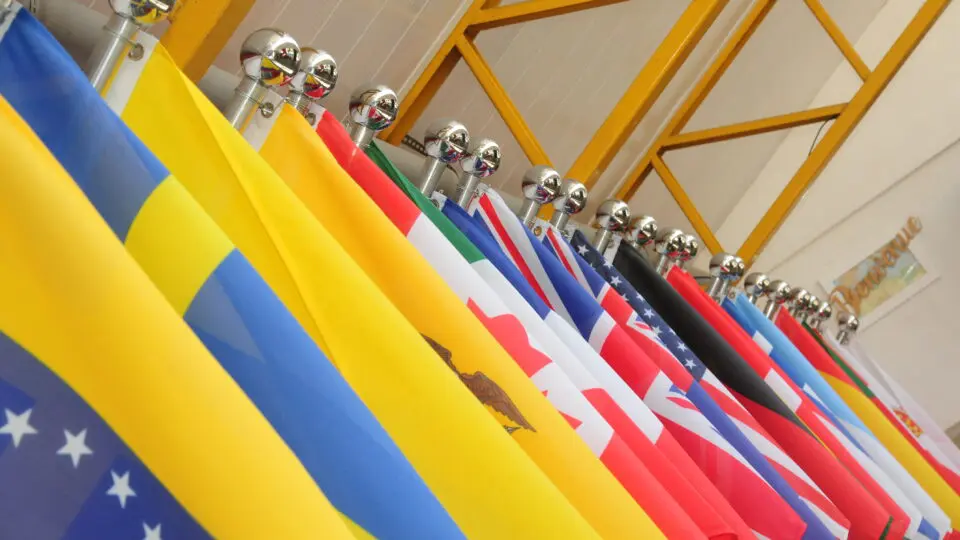 Mais que um currículo, uma conexão com o mundo. No Colégio Suíço-Brasileiro, o multilinguismo é a base para uma educação internacional de verdade, preparando alunos para um futuro sem fronteiras.