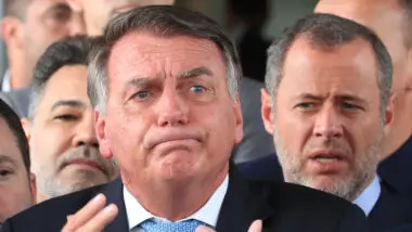 Ex-presidente Jair Bolsonaro (PL) deve começar a cumprir pena somente após fim da análise de recursos.