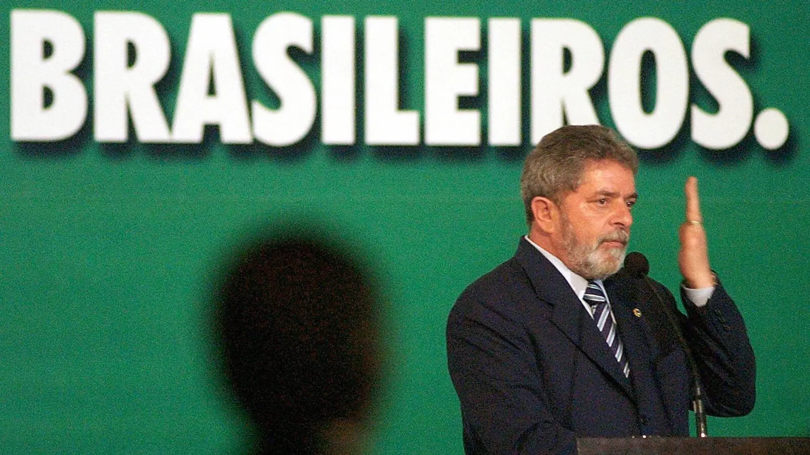 Lula, em cerimônia durante o primeiro ano do mandato, em 2003: mais de duas décadas sem grandes avanços na economia.