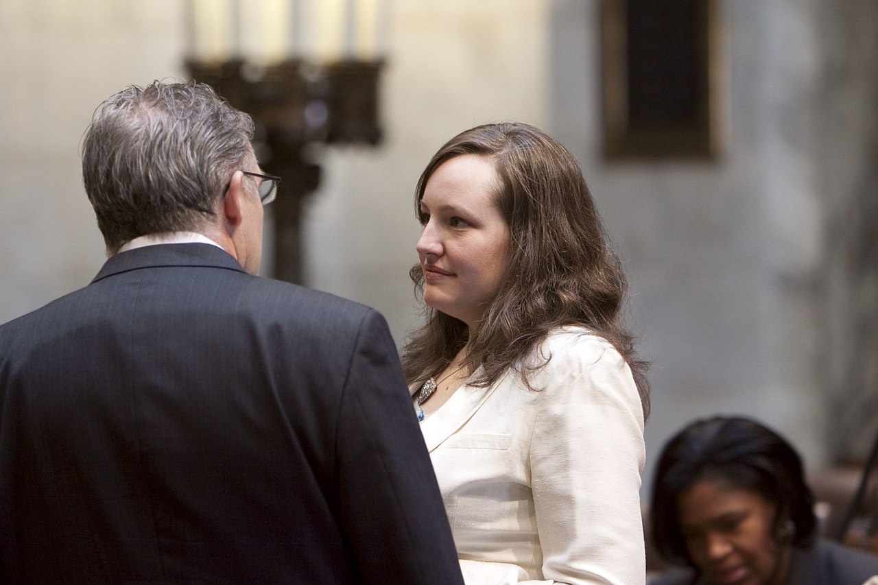 Democrata Defende “Luta” Contra “Extremistas” Citando Trump Democrata Defende “Luta” Contra “Extremistas” Citando Trump