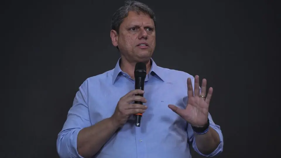 Tarcísio adia ida a Brasília por anistia e pede para visitar Bolsonaro