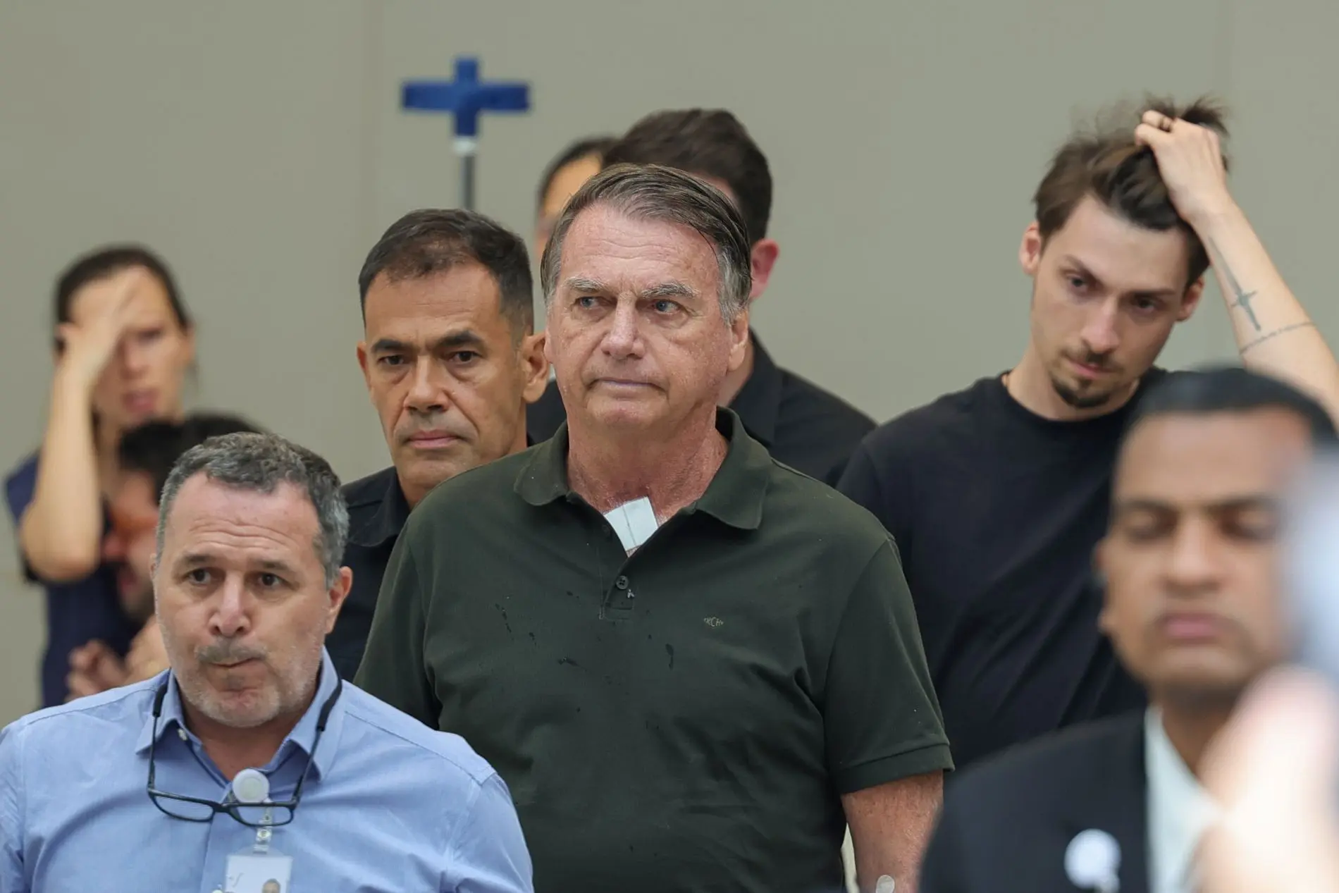 Moraes dá 24h para polícia explicar demora no retorno de Bolsonaro do hospital