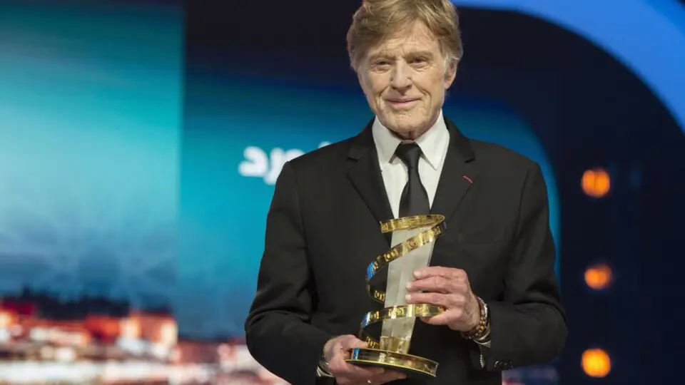 Robert Redford recebe um prêmio num festival de cinema de Marrocos