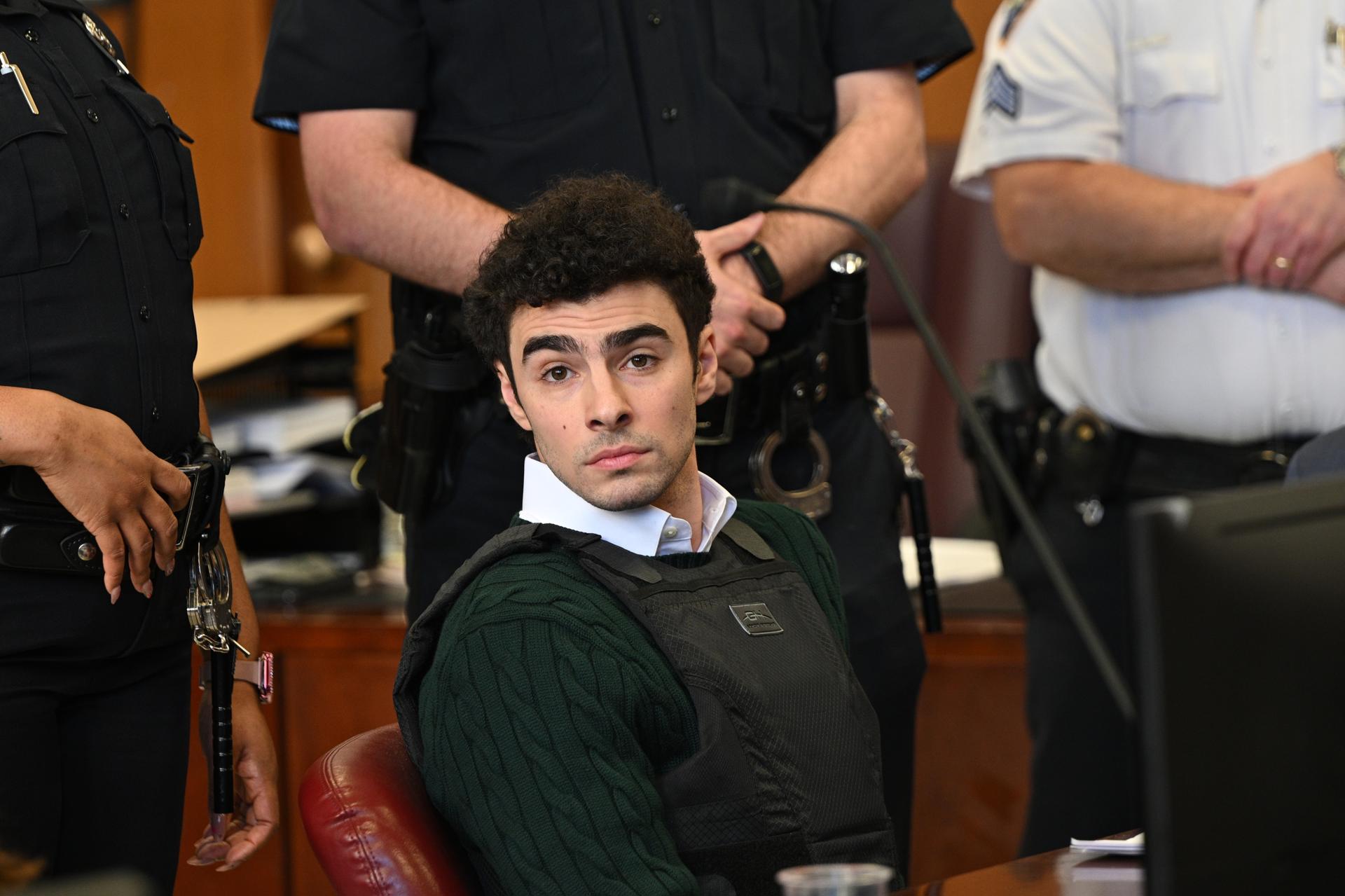 Juiz Rejeita AcusaÇas de Terrorismo Contra Luigi Mangione Juiz Rejeita AcusaÇas de Terrorismo Contra Luigi Mangione