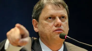 Moraes pede parecer da PGR sobre pedido do PT contra Tarcísio