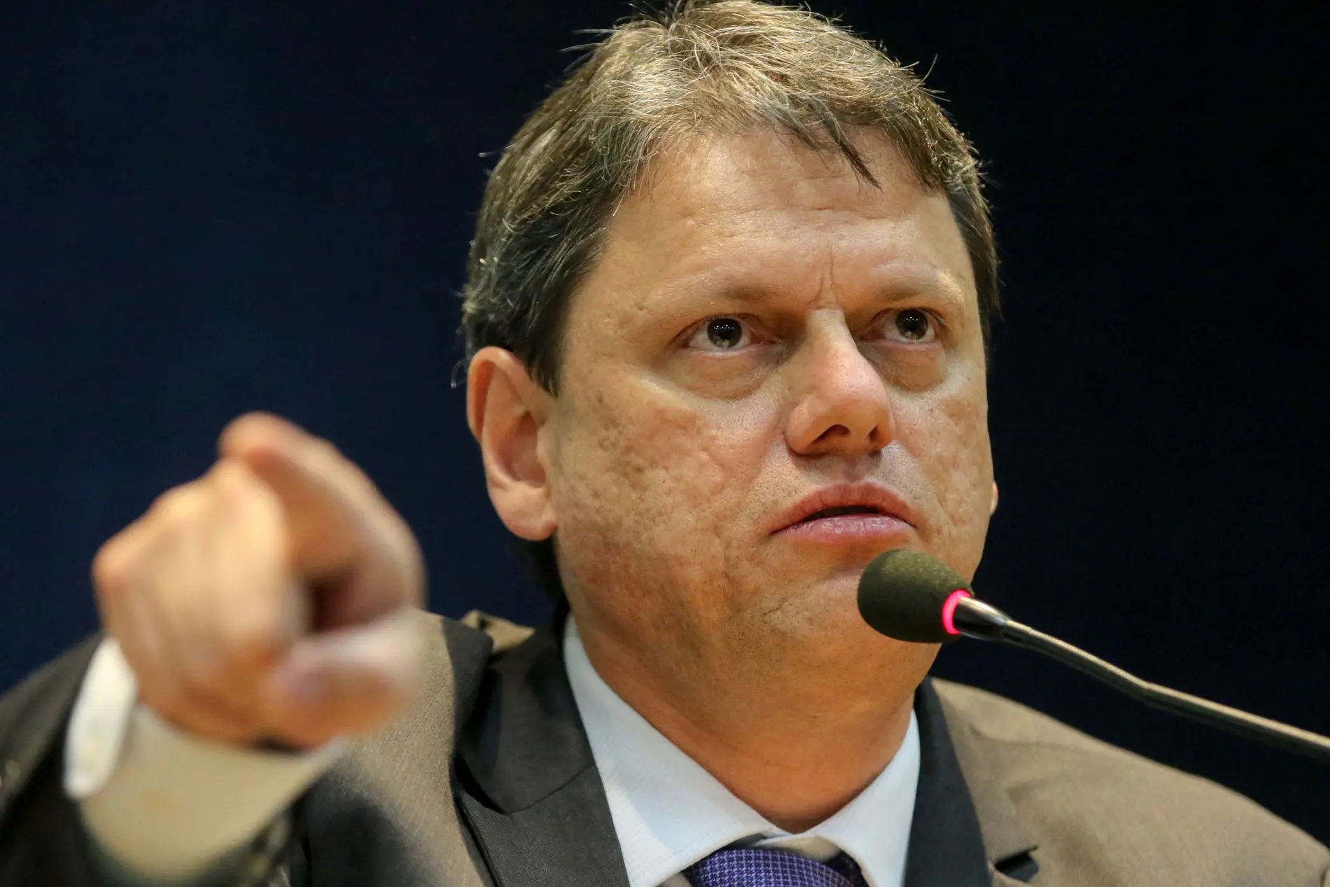 Moraes pede parecer da PGR sobre pedido do PT contra Tarcísio