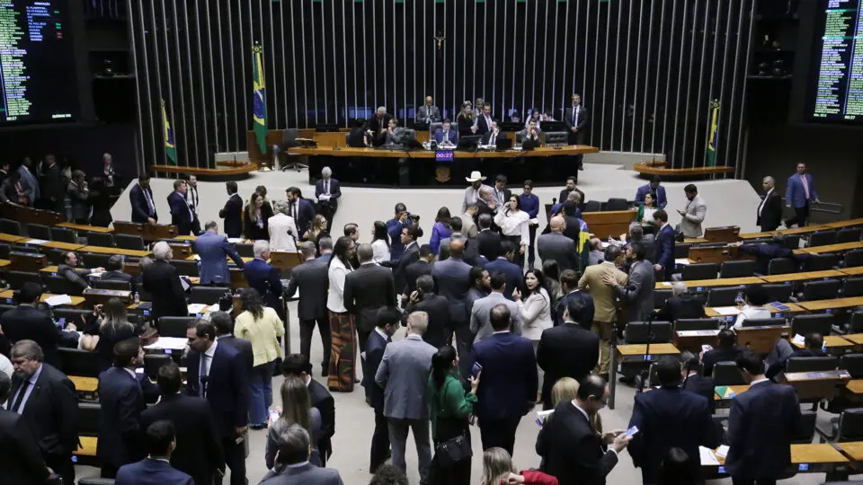 Como votou cada deputado na aprovação da PEC da Imunidade