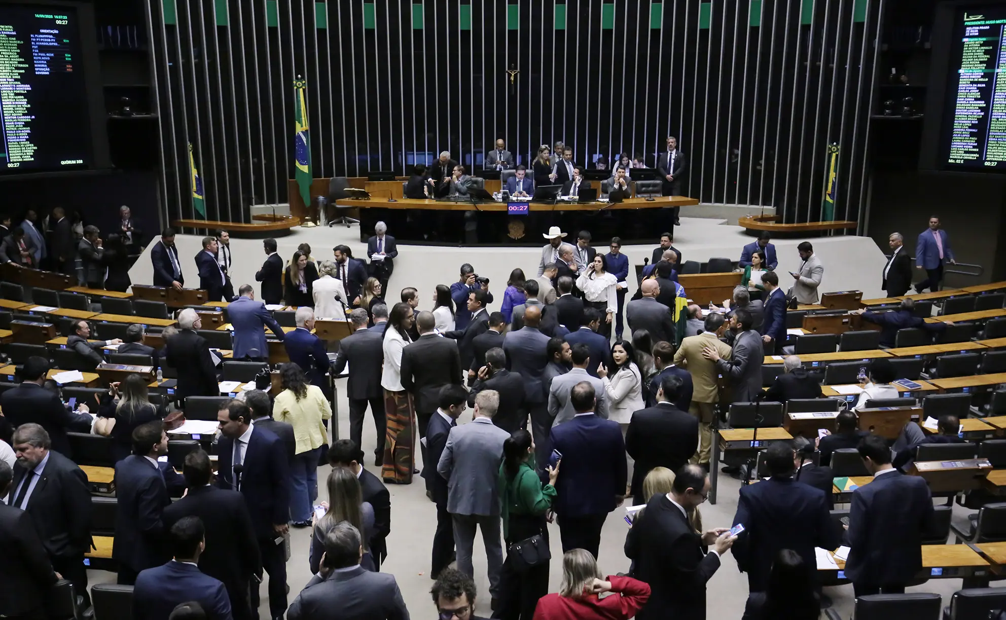 Como votou cada deputado na aprovação da PEC da Imunidade