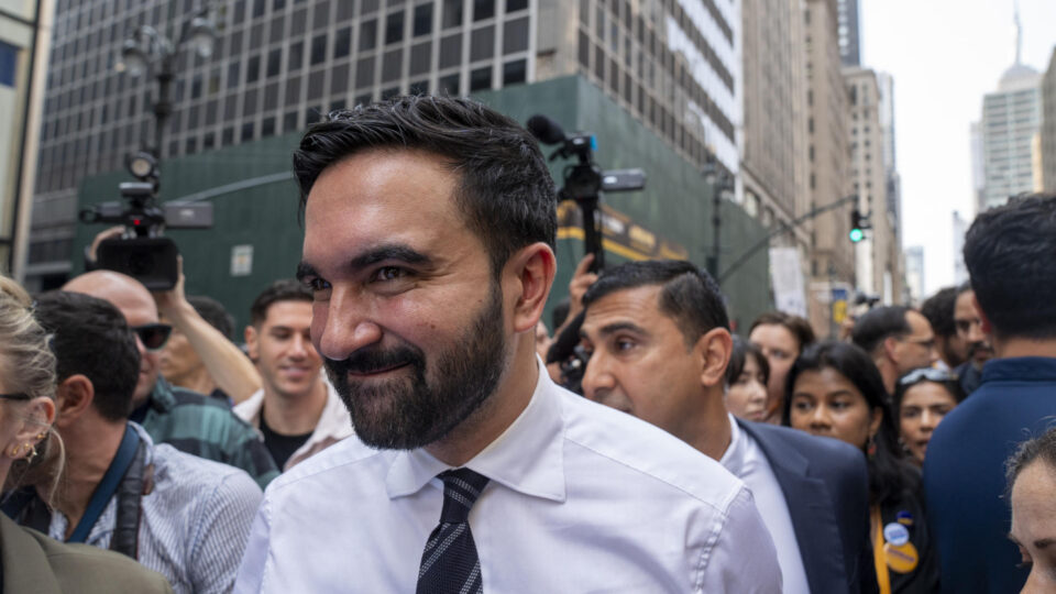 Zohran Mamdani, socialista que ameaçou prender Netanyahu, desponta para a prefeitura de Nova York