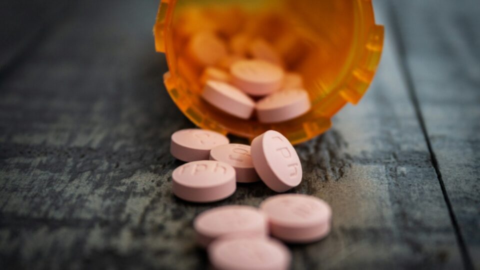 O impasse dos medicamentos importados na saúde suplementar e os riscos da judicialização