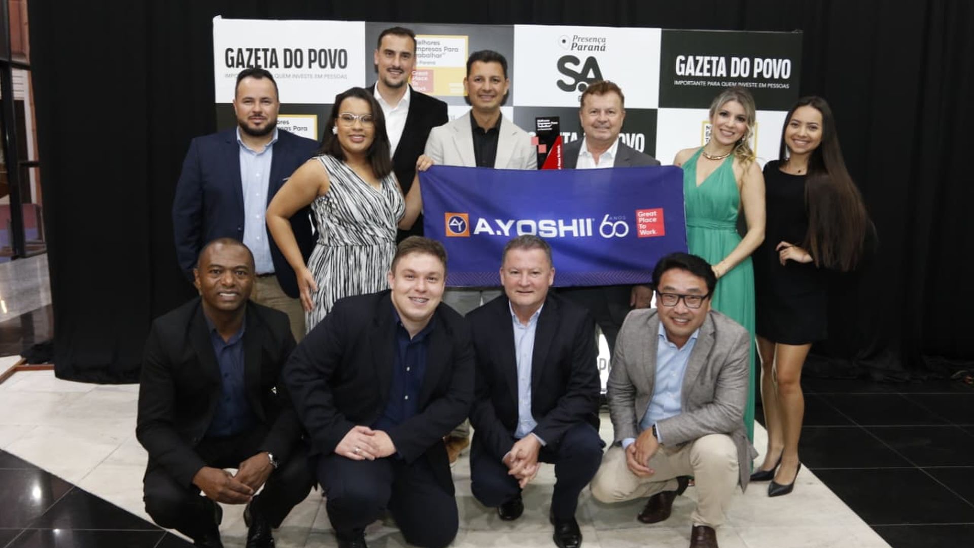 Orgulho em construir grandes obras e grandes carreiras! ????✨ A equipe do Grupo A.Yoshii celebra a conquista do selo GPTW 2025, reconhecendo a empresa entre as 10 melhores de grande porte para trabalhar no Paraná.