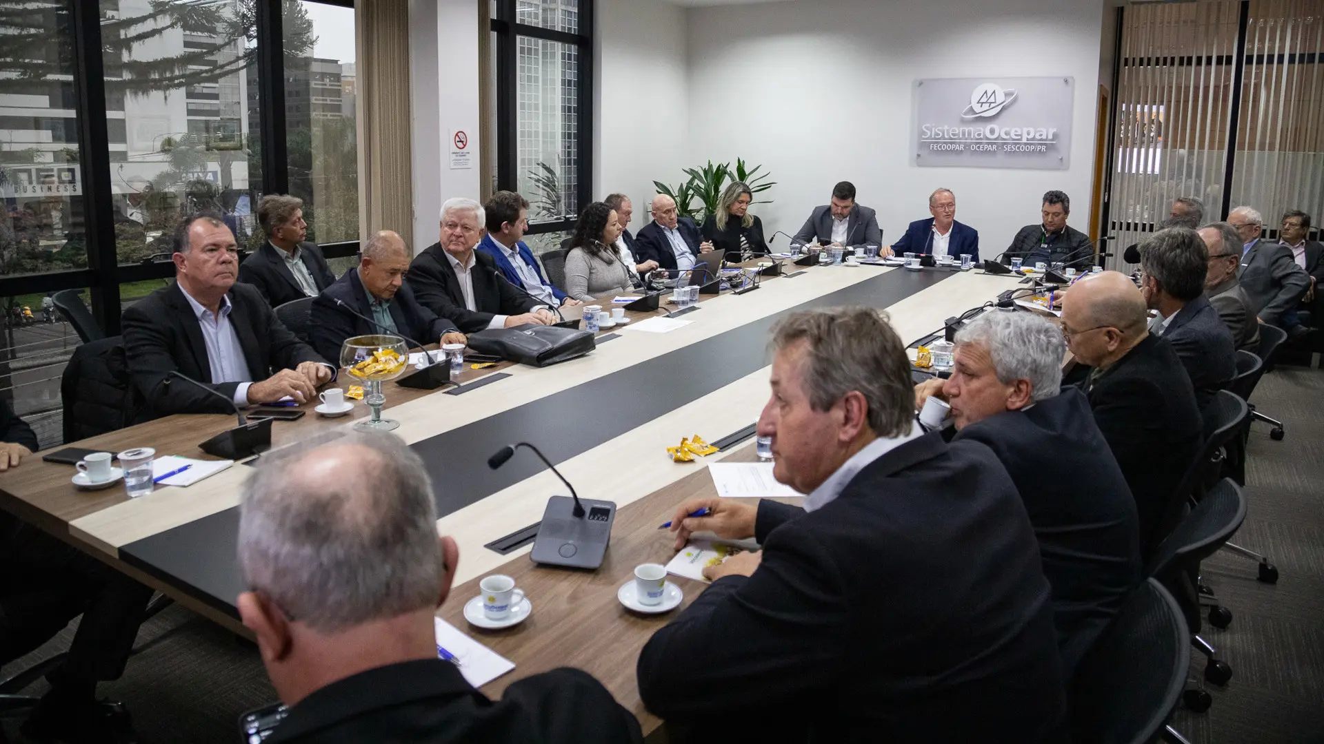 Mensalmente, as diretorias da Fecoopar, Ocepar e Sescoop/PR se reúnem.