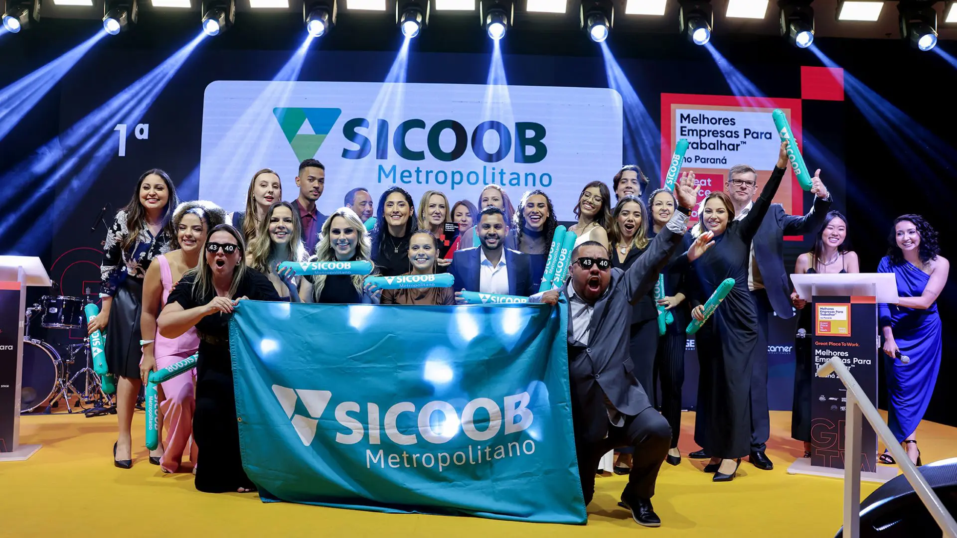 É oficial! O Sicoob Metropolitano é a melhor empresa de médio porte para se trabalhar no Paraná, segundo o GPTW 2025! A conquista não é apenas da instituição, mas de cada um que faz parte desse time. Juntos, eles alcançaram o 1º lugar. Juntos, transformam vidas. #SicoobMetropolitano #GPTW2025 #MelhorEmpresaParaTrabalhar