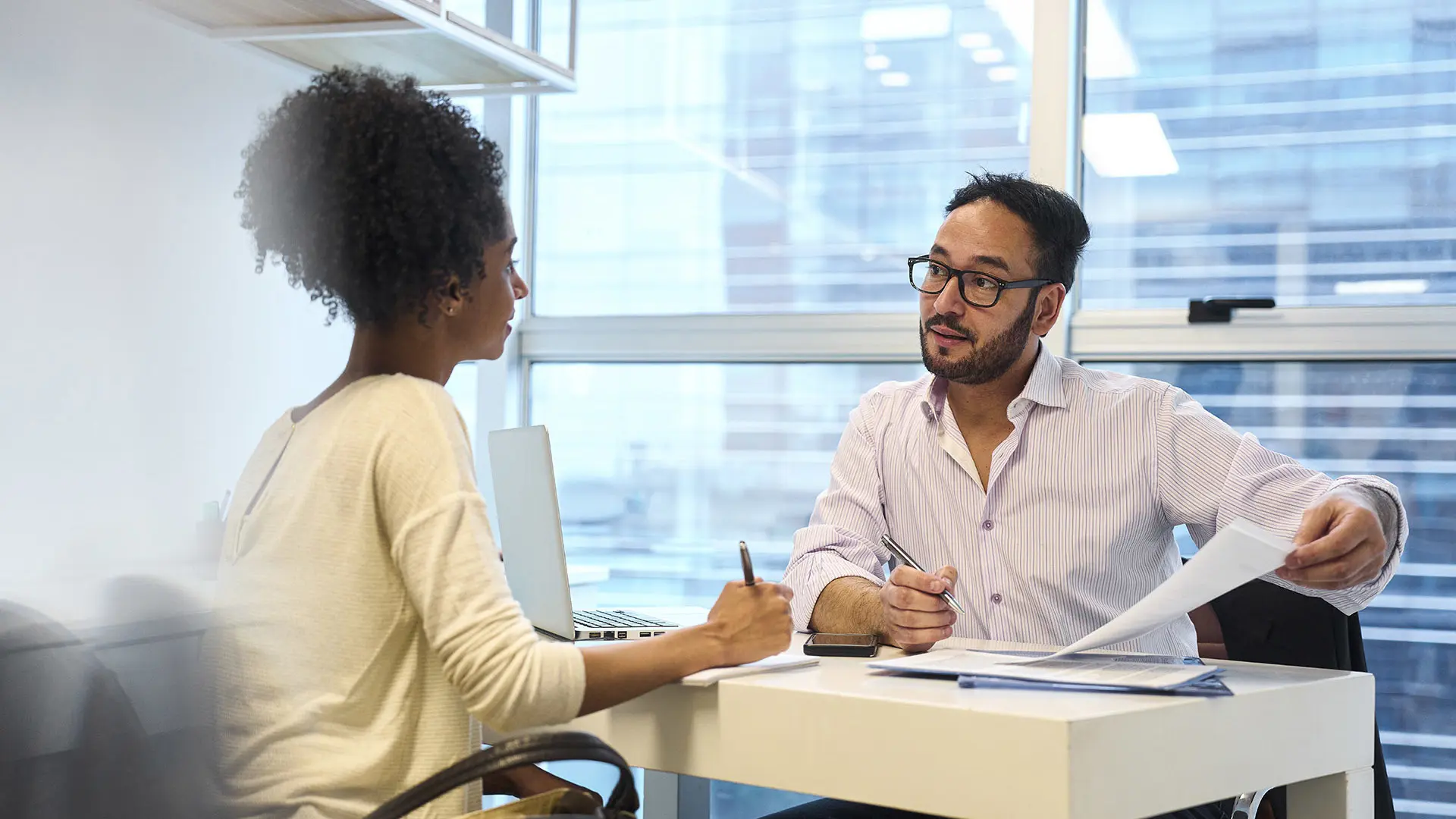 Cooperativas de crédito oferecem acesso a serviços financeiros de qualidade em regiões onde bancos tradicionais não atuam