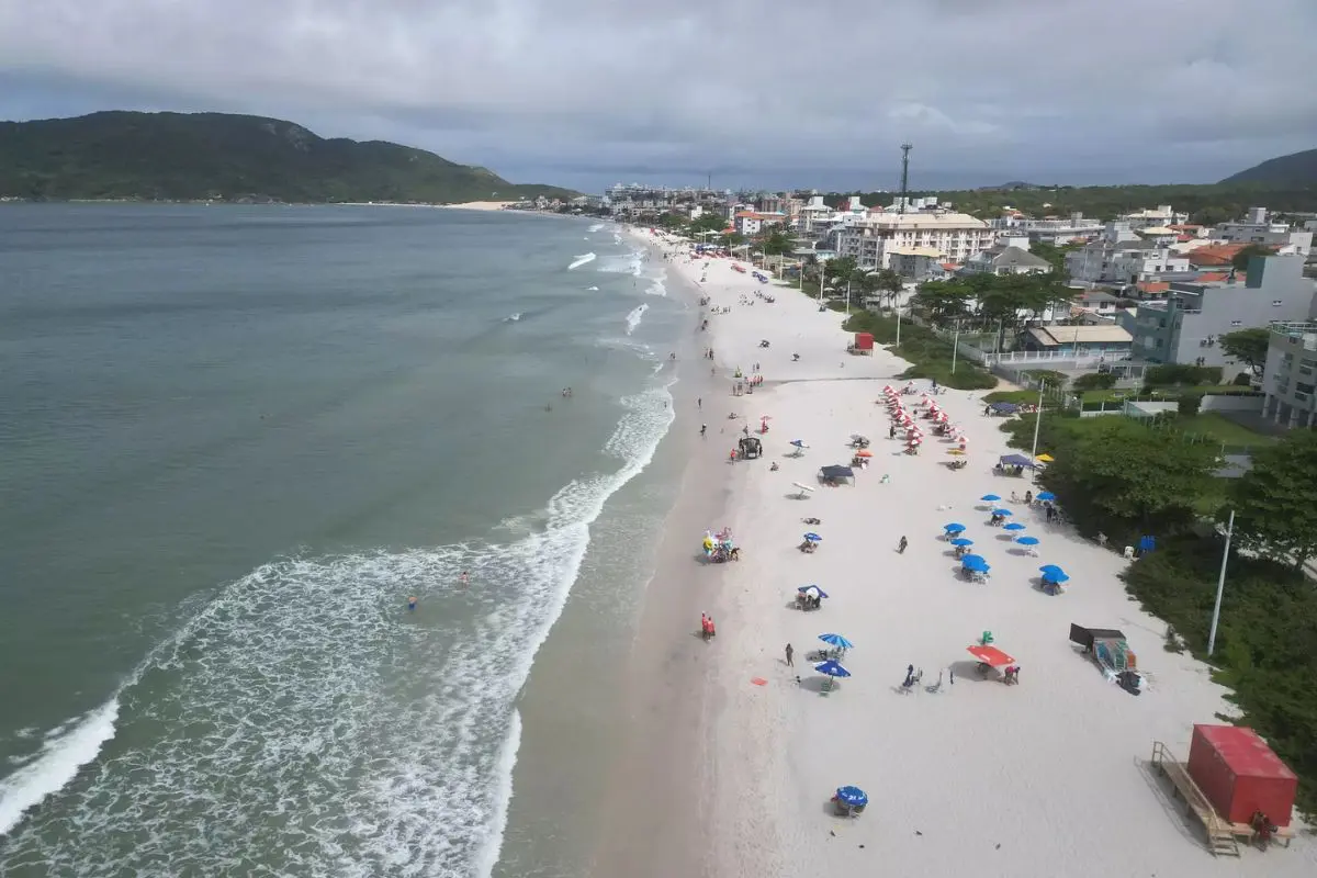 Praia dos Ingleses tem cerca de 80 mil habitantes.