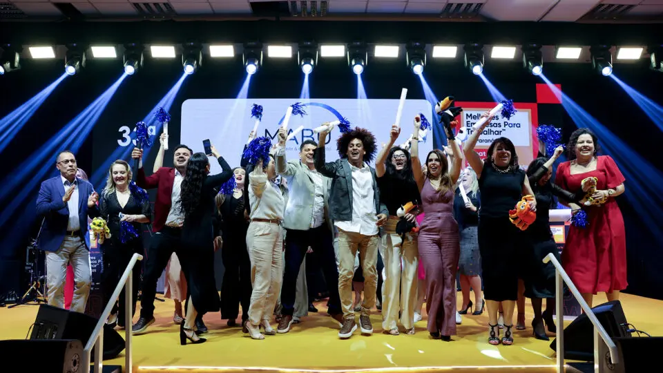 Equipe do Grupo Mabu celebra o reconhecimento no ranking GPTW Paraná 2025, que destaca as melhores empresas para trabalhar no Paraná.