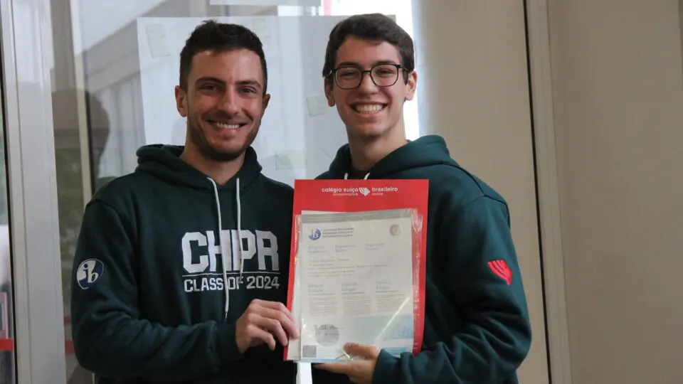 Orientação e desenvolvimento lado a lado. Os professores inspiram e capacitam os alunos a explorarem seu potencial máximo, desenvolvendo as competências necessárias para um futuro brilhante.
