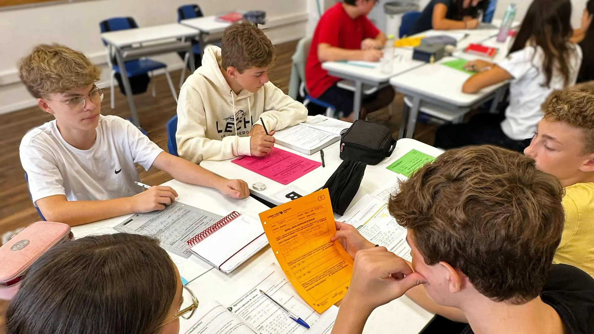 Jovens preparados para o mundo: aprendendo com uma educação sem fronteiras.