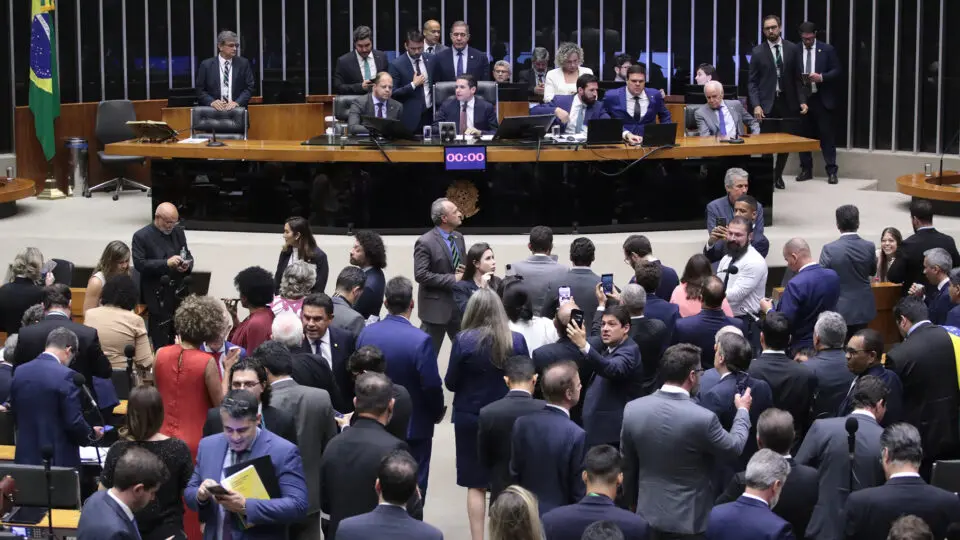 Câmara aprova urgência para tramitação da anistia