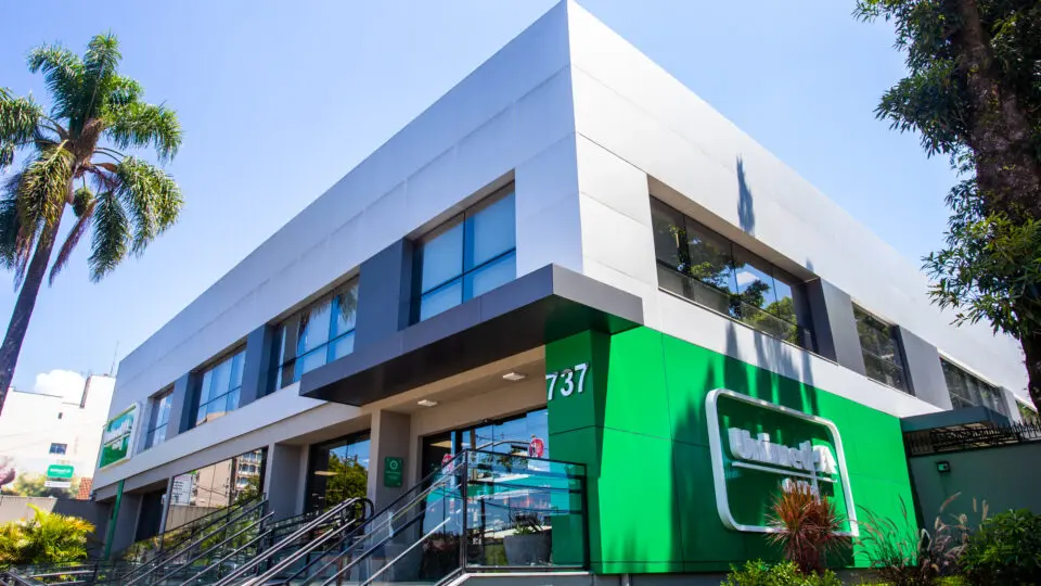 Sede da Unimed Curitiba: um ambiente que reflete o cuidado e a cooperação que tornam a cooperativa uma das melhores para se trabalhar.