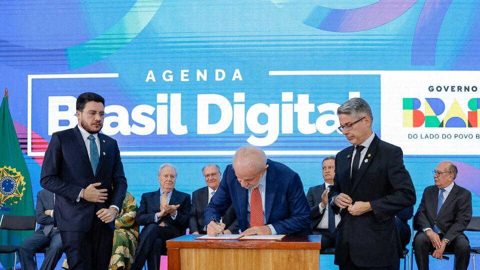 ECA Digital e a adultização precoce: a lei pode enfrentar o algoritmo?