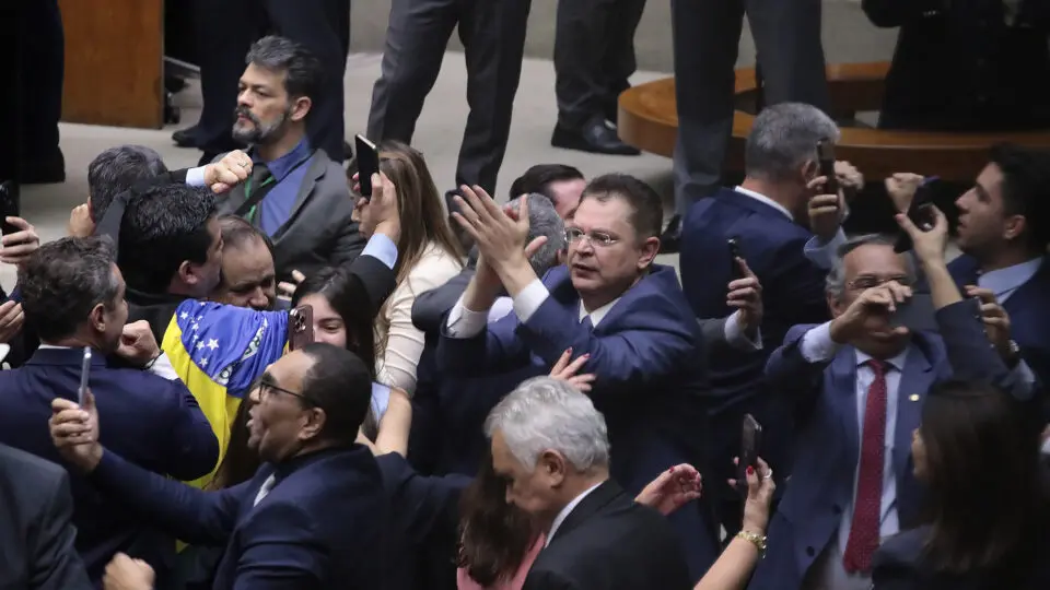 Veja como cada deputado votou no pedido de urgência da anistia