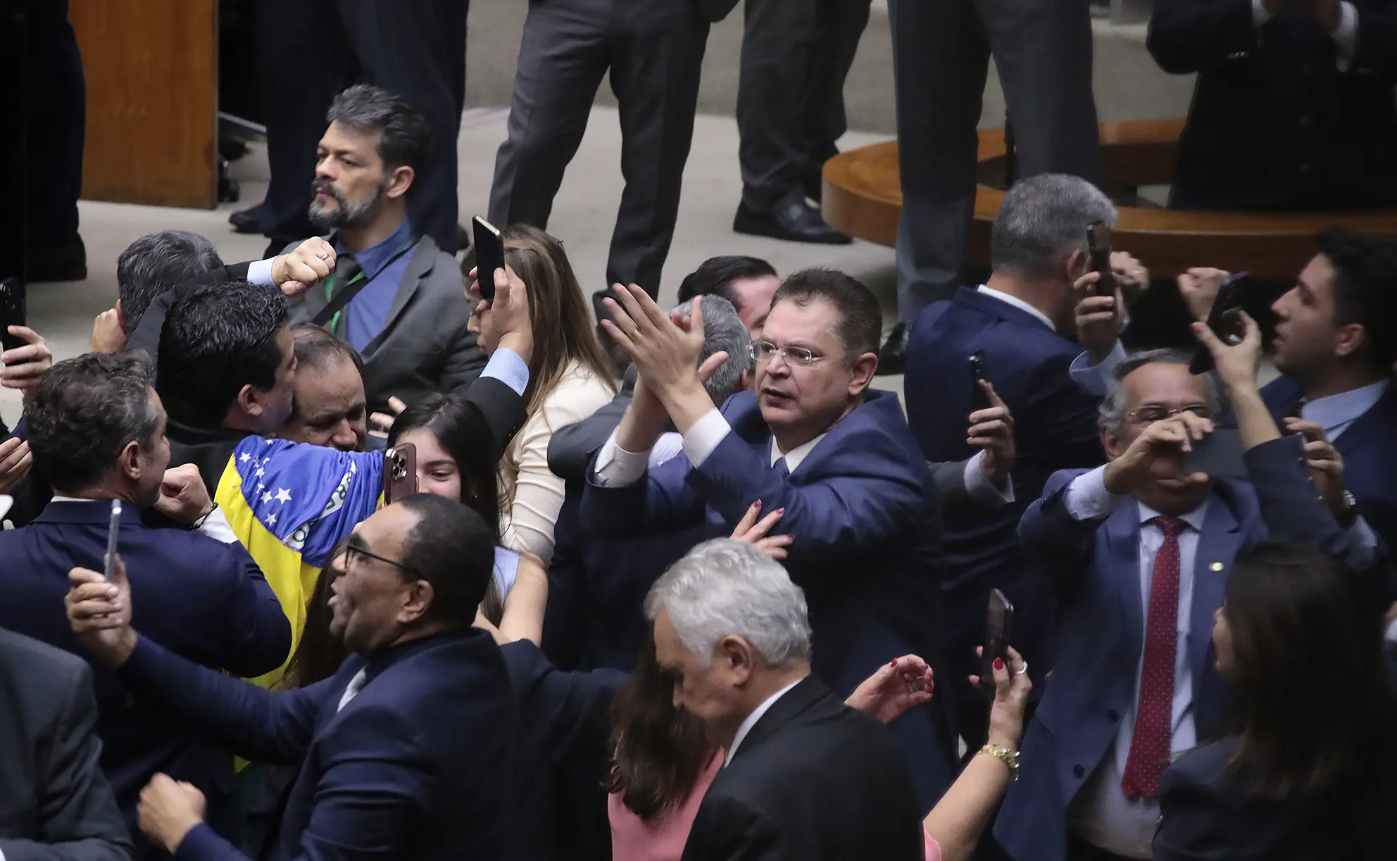 Veja como cada deputado votou no pedido de urgência da anistia