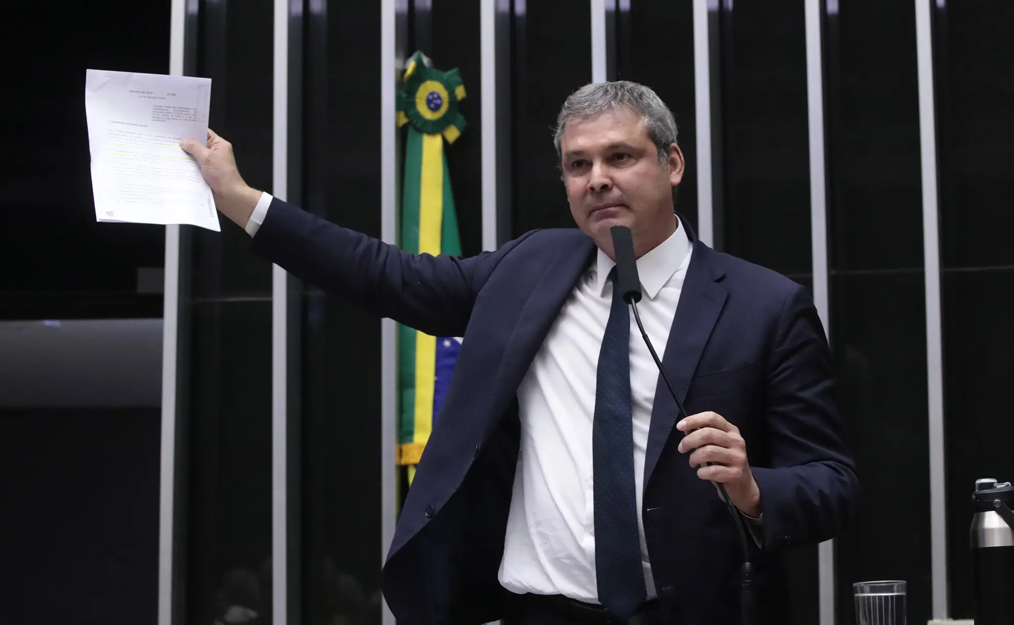 O deputado Lindbergh Farias (PT-RJ), líder do PT na Câmara, protocolou um mandado de segurança no Supremo Tribunal Federal (STF) para solicitar a suspensão imediata da tramitação da Proposta de Emenda à Constituição (PEC) 3/21, a PEC da Imunidade.