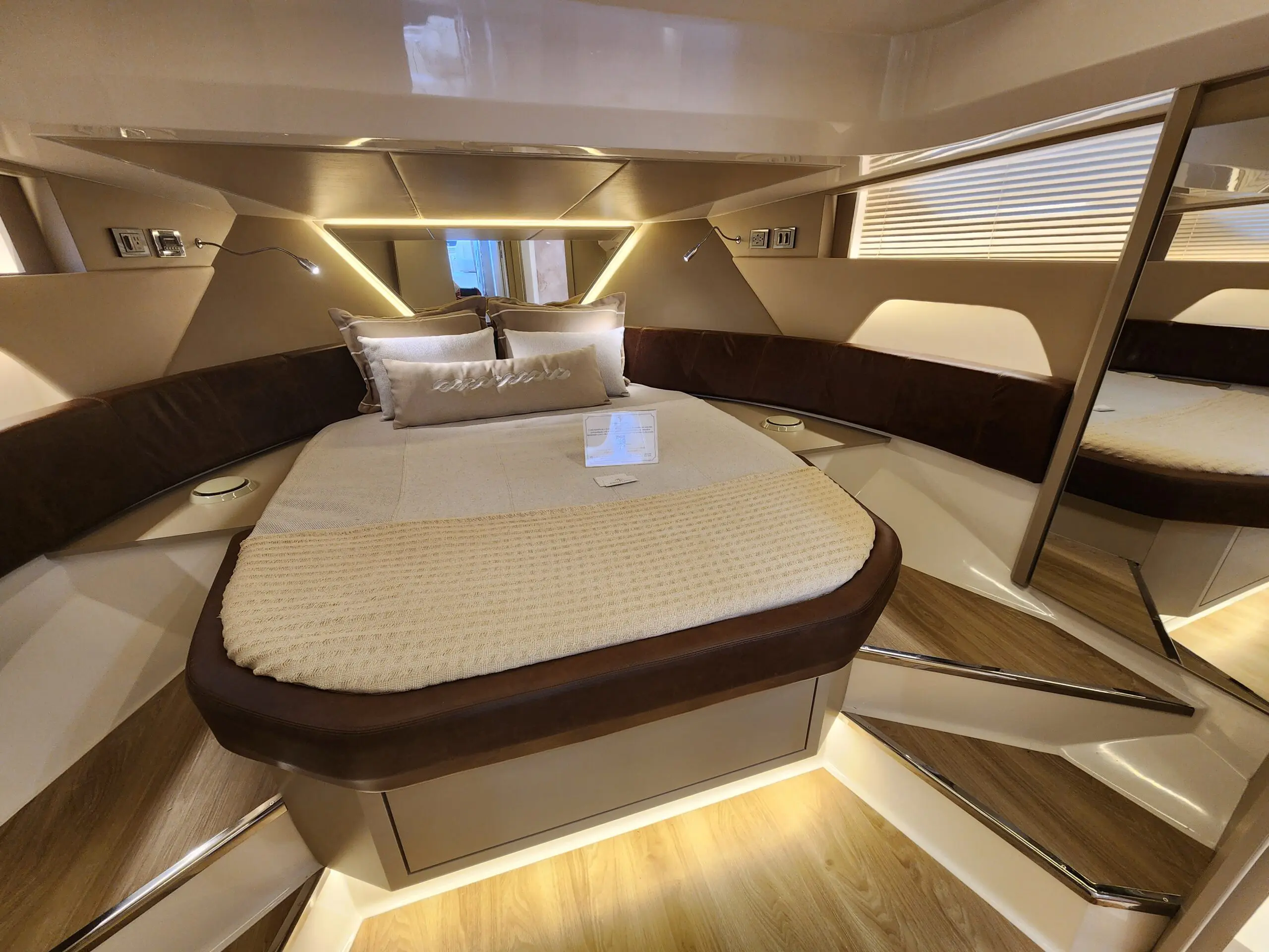 Lancha de luxo Flyer 44