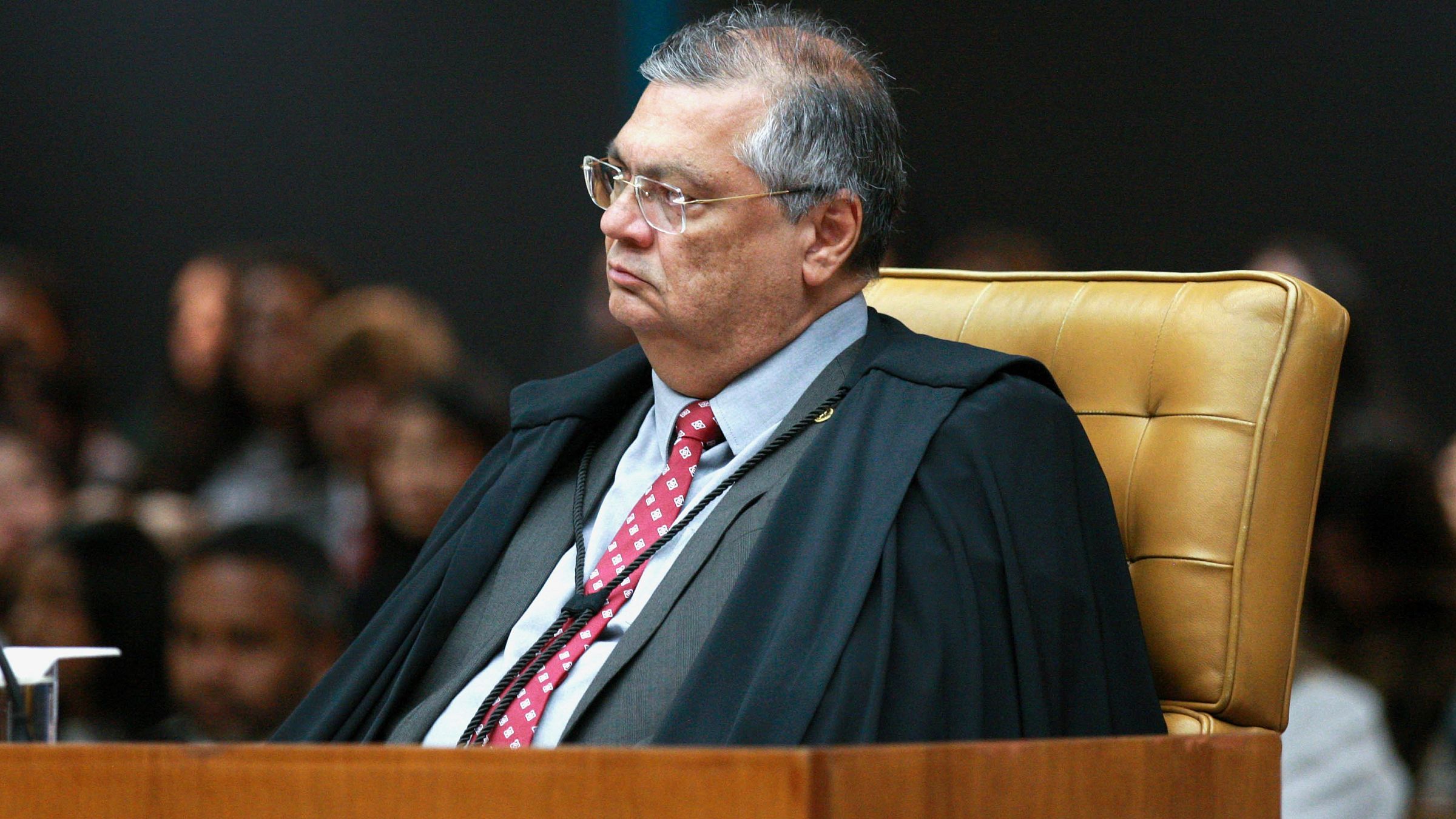 Flávio Dino reciclou relatório da CPI da Covid para abrir novo inquérito contra Jair Bolsonaro.