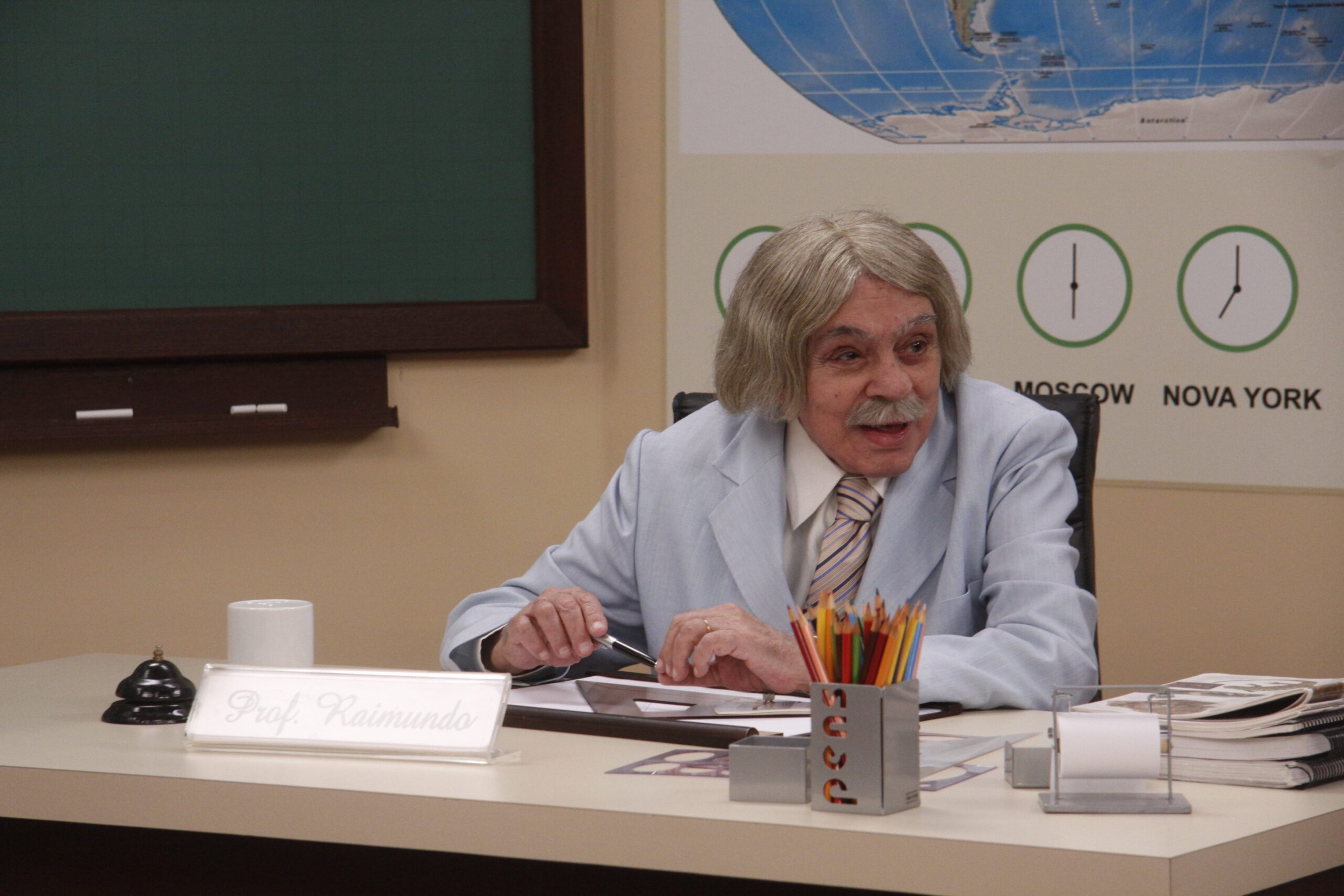 Chico Anysio na pele do Profesor Raimundo, seu tipo mais famoso