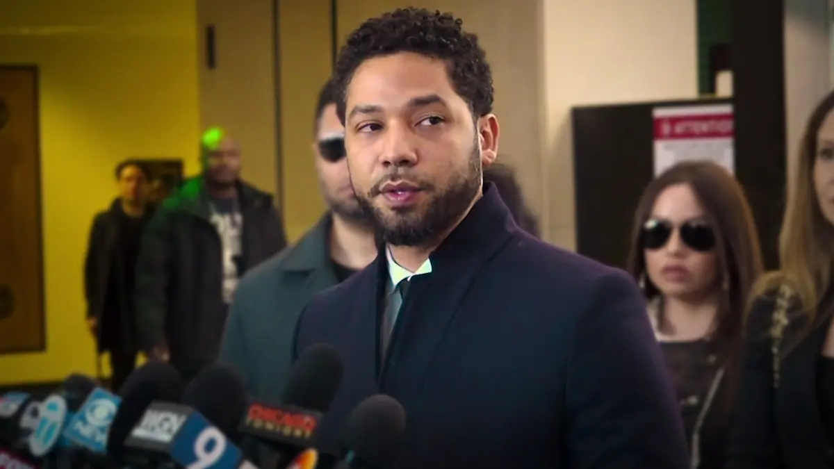 Jussie Smollett foi demitido ao final da investigação e pegou alguns meses de cadeia e horas de trabalho comunitário