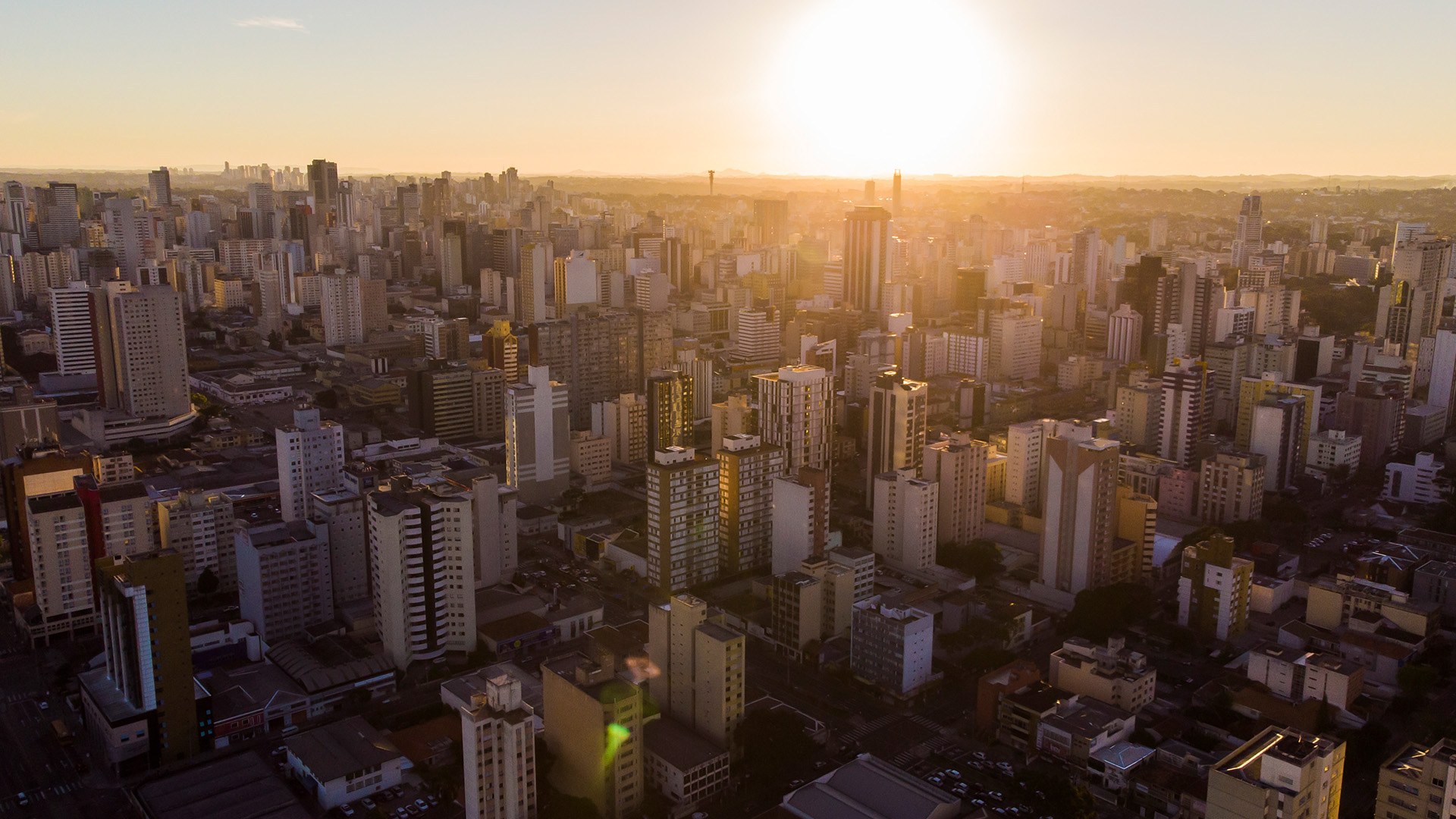 Valorização imobiliária e novos projetos residenciais reacendem interesse pelo centro de Curitiba