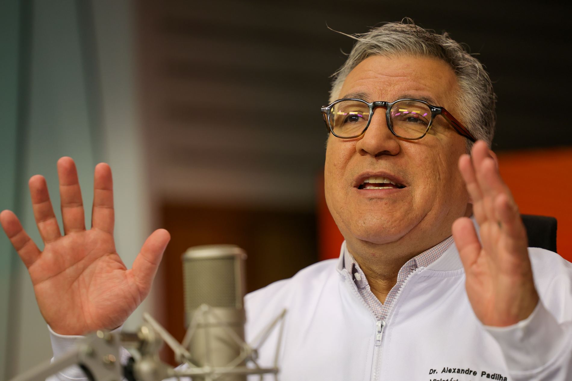 Padilha classificou restrição de locomação imposta pelos Estados Unidos como &#8220;inaceitável&#8221; e disse que o Brasil não será intimidado.