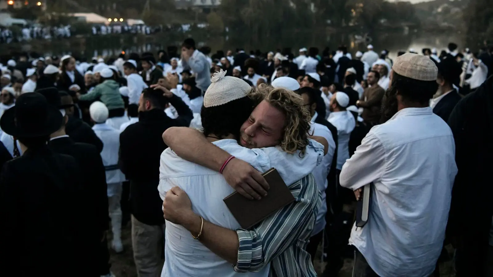 Judeus ortodoxos comemoram o Ano Novo Judaico em Uman, na Ucrânia, em outubro de 2024.