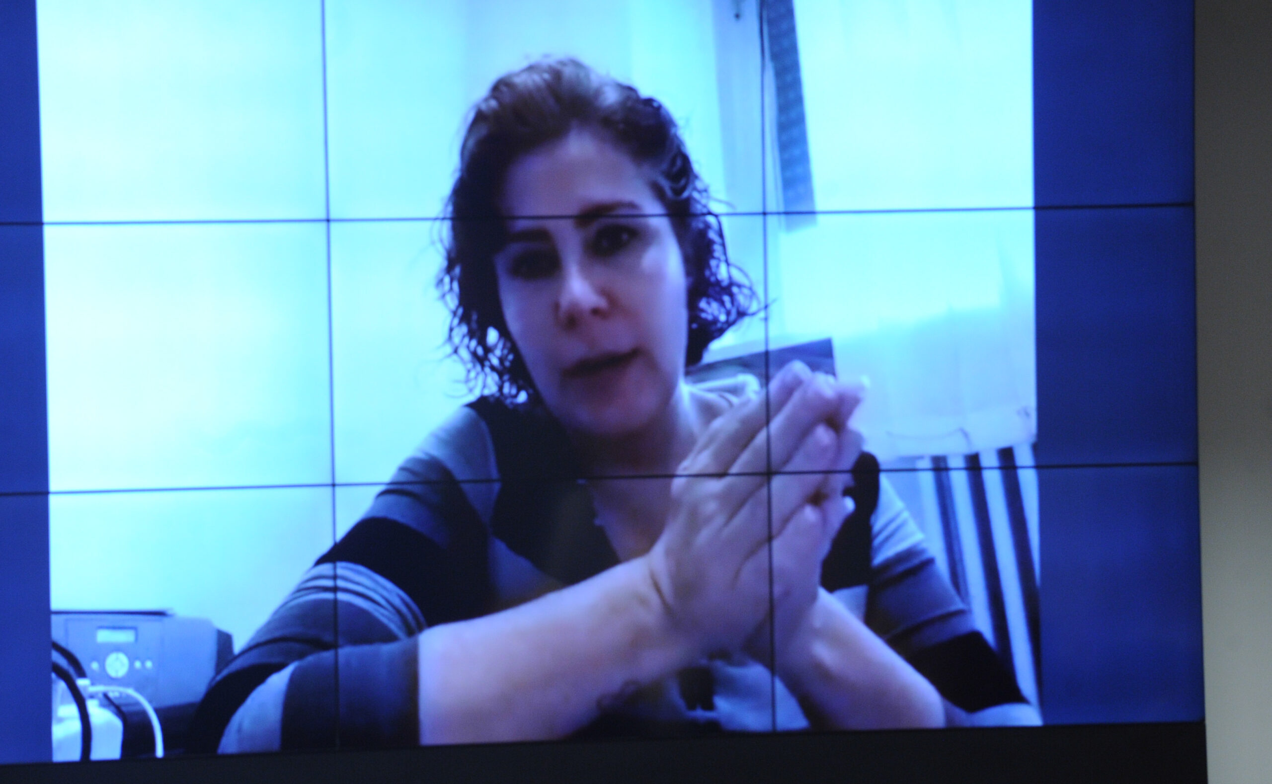 Flávio, Damares, Girão e Malta visitaram Zambelli na prisão e acusaram Moraes de ser um “violador de direitos humanos”.