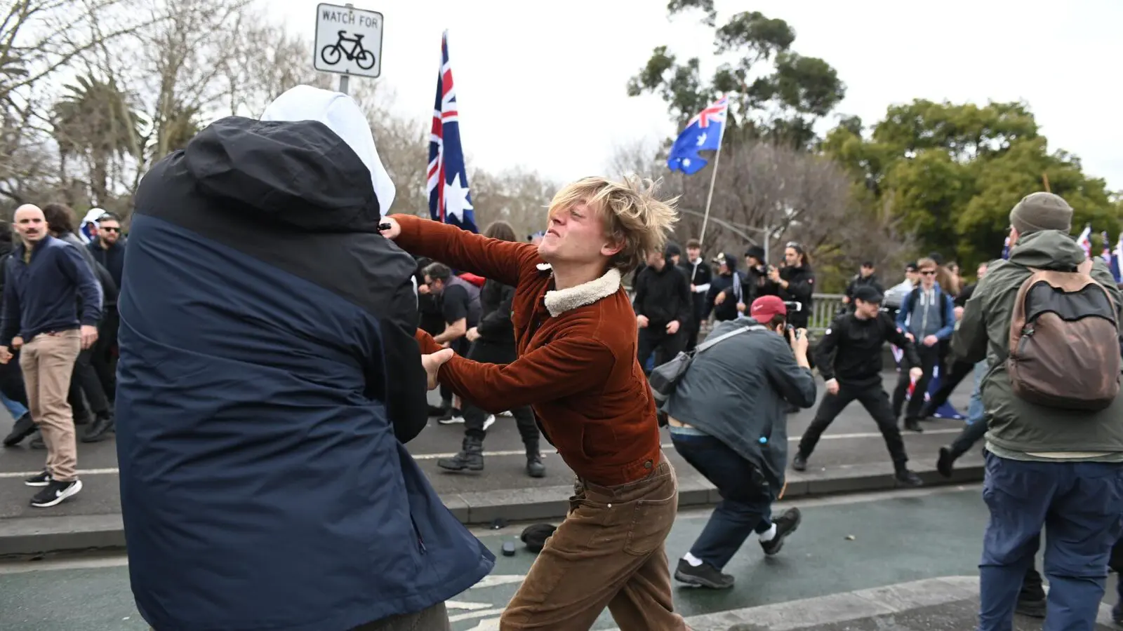 Manifestantes pró-Palestina e anti-imigração entraram em confronto na cidade de Melbourne, na Austrália, em agosto deste ano.
