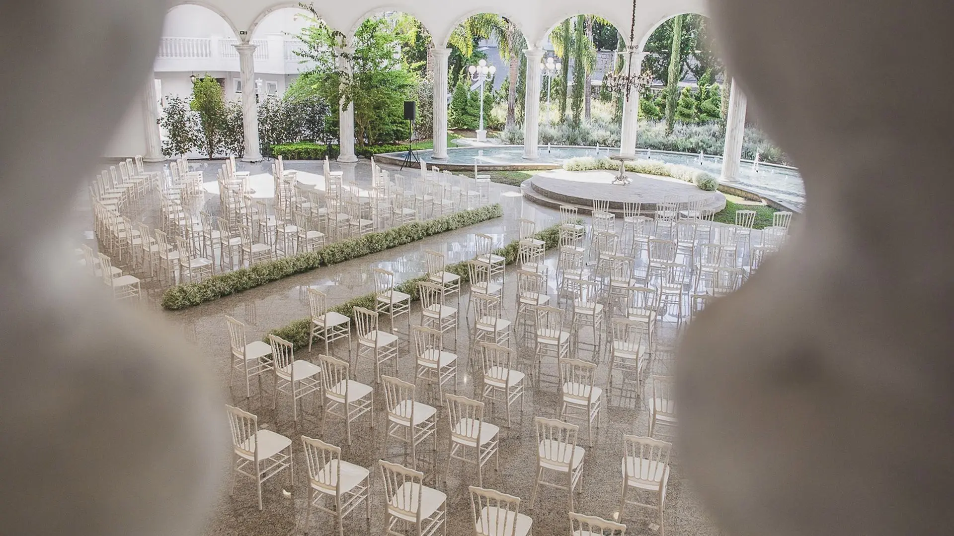 Onde os sonhos de realeza se tornam realidade. Cada detalhe foi pensado para que a sua celebração seja digna de um conto de fadas, em um cenário de luxo e tradição.